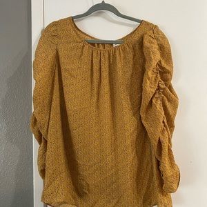 Women’s blouse with touched sleeves